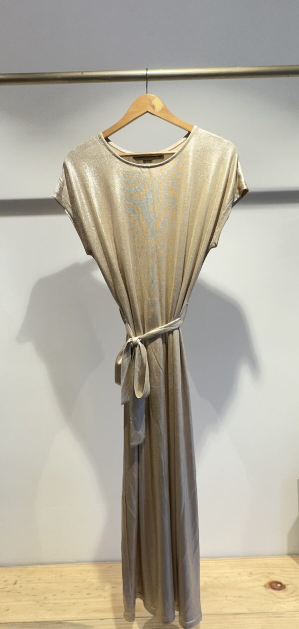 Shimmer dress with belt