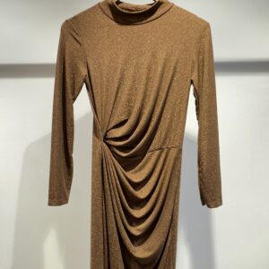 Shimmer dress with gathers on the waist
