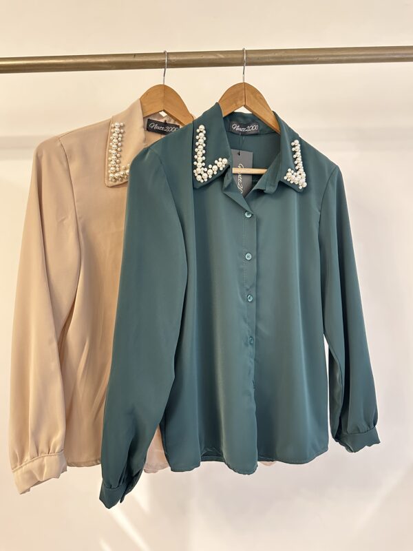 Shirt with pearl collar