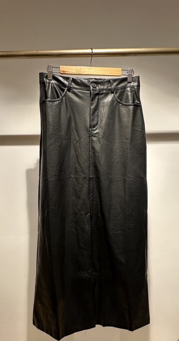 Faux leather skirts - Image 3