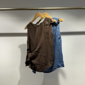 Sleeveless tie up top